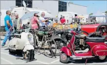  ??  ?? Cette année, pas de véhicules de collection car l’extérieur était réservé aux profession­nels.