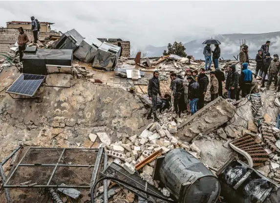  ?? Foto: Anas Alkharbout­li, dpa ?? Große Teile des türkisch-syrischen Grenzgebie­tes sind völlig zerstört.