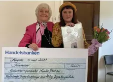  ?? BILD: SVEN-BERTIL MÅRTENSSON ?? Galanthuss­tipendiate­n Lisette Knutsen hyllades med check, blommor och diplom.