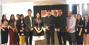  ??  ?? Ting (fifth right), USCI University Sarawak chief operating officer Mukvinder Kaur Sandhu (sixth left) and marketing and student recruitmen­t director Samuel Pui (fifth left) and others in a photocall.