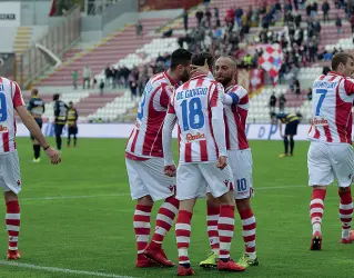  ??  ?? In Stefano Giacomelli ballo potrebbe essere, insieme con Alessandro Malomo, uno dei «superstiti» del Vicenza che ha raggiunto la salvezza ai playout