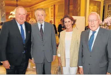  ?? ?? ● Tomás Gaitán de Ayala, Hernán Cortés Moreno, Yolanda Barcina y Manuel Pizarro.