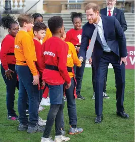  ??  ?? Rugby scrum: Harry meets young players