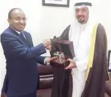  ??  ?? DODOMA: Kuwaiti Ambassador to Tanzania Jassem AlNajem is pictured with Tanzanian Minister of Defense and National Force Dr Hussein Ali Mwinyi. — KUNA