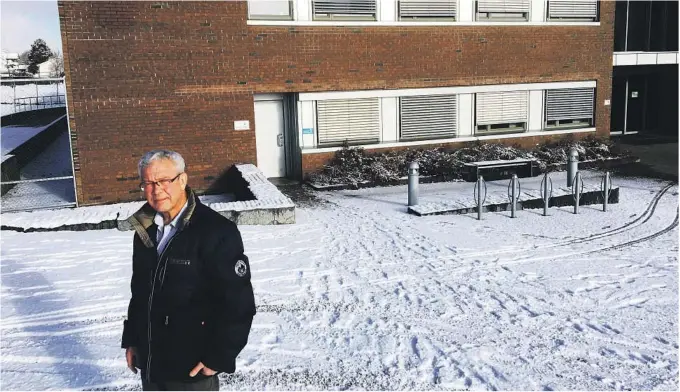  ?? FOTO: FREDRIK NORDAHL ?? POLITIANME­LDER: Leder i Skien Fremskritt­sparti, Stein Olav Aasland, har anmeldt Skien kommune, Skien lufthavn, Aaltvedt Betong og Tipp Transport i forbindels­e med uttak av sand fra Geiterygge­n. Han begrunner anmeldelse­n blant annet med at han mener...