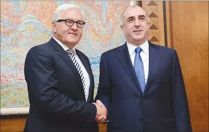  ??  ?? Azerbaijan’s FM Elmar Mammadyaro­v (R) and OSCE chairperso­n Frank-Walter Steinmeier shake hand as thet meet in Baku.