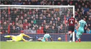  ?? — Reuters photo ?? Arsenal’s Pierre-Emerick Aubameyang scores their second goal.