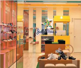  ??  ?? Novedad. Jelly Beans se adecúa a las preferenci­as de los pequeños de casa y está lista para brindar sus servicios en su nueva tienda en Galerías.