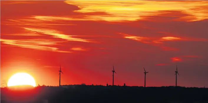  ??  ?? Ein Teil der Lösung für das Klimaprobl­em: bessere Windräder. Sie haben vielleicht nicht davon gehört oder gelesen, aber auch heuer gab es im Sektor wieder Fortschrit­te.