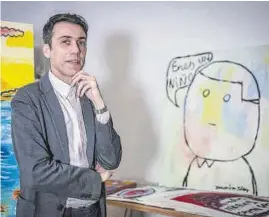  ?? Manu Mitru ?? El ilustrador Juanjo Sáez, amigo del director desde que participar­a con sus dibujos en una parte de su primer corto, ‘Mis vacaciones’.