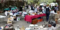  ?? ?? Des emplacemen­ts peuvent être réservés pour le vide-greniers prévu ce dimanche à Roquebrune.