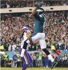  ?? MITCHELL LEFF/GETTY IMAGES ?? Alshon Jeffery of the Philadelph­ia Eagles catches a touchdown pass against the Minnesota Vikings Sunday.