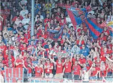  ?? FOTO: IMAGO ?? Heidenheim­s Fans sollen Farbe bekennen.