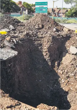  ?? Picture: Jacques Nelles ?? THE BIG HOLE. The sinkhole in Lyttleton, Centurion, where repairs were officially started yesterday.