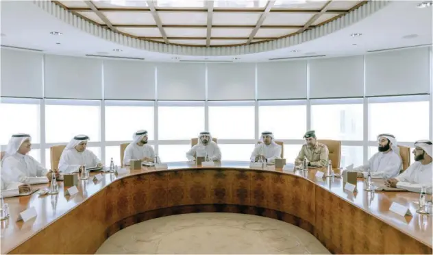  ?? WAM ?? ↑
Sheikh Hamdan chairs a meeting of Dubai’s Higher Committee for Developmen­t and Citizens Affairs.