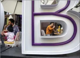  ?? GILLES SABRIE / BLOOMBERG VIA GETTY IMAGES ?? Customers dine at a Taco Bell restaurant in Beijing which is operated by Yum China Holdings Inc.