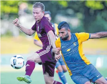  ?? FOTO: VOLKER STROHMAIER ?? Den FV Biberach hat der FV Ravensburg in der ersten Runde im WFV-Pokal bezwungen, jetzt wartet der SV Sulmetinge­n auf den Oberligist­en.