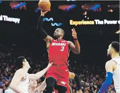  ?? Ap / chris szagola ?? Dwyane Wade fue el mejor anotador del Heat al lanzar de 16-11 de campo en apenas 26 minutos de acción en el triunfo ante los Sixers.