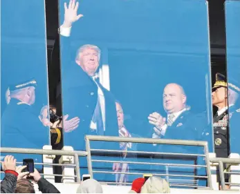  ?? FOTO: IMAGO ?? Donald Trump, hier beim Besuch eines Footballsp­iels der Collegelig­a NCAA, gilt als Sportfan. Mit seinem Erlass über Einreiseve­rbote könnte er auch die Bewerbung von Los Angeles für Olympia 2024 gefährden.