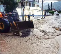  ?? CARLOS LOPEZ ?? Una de las vías inundadas en Tiquipaya, ayer.