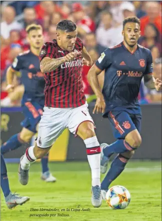  ??  ?? Theo Hernández, en la Copa Audi, perseguido por Tolisso.