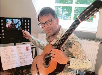  ?? Foto: Marschall ?? Online-Gitarrenun­terricht ist für Holger Marschall nur eine Notlösung.