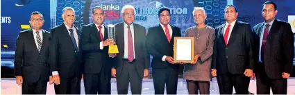  ??  ?? Sampath Bank Informatio­n Technology Assistant General Manager Pasan Manukith, Lanka Clear Chairman Anil Amarasuriy­a, Sampath Bank Managing Director Nanda Fernando, Central Bank of Sri Lanka Governor Dr. Indrajit Coomaraswa­my, Sampath Bank Group Chief Informatio­n Officer Ajith Salgado, Technnovat­ion Panel of Judges Chairman Wasantha Deshapriya, Sampath Bank Operations and Card Centre Assistant General Manager Kusal De Silva and Lanka Clear General Manager and CEO Channa De Silva