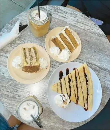  ?? MAGDALENA AMARO ?? Maggie’s Favorite Coffee and Bakeshop in Oakland Park offers a variety of custom-made cakes, Italian coffee and crepes, along with sandwiches. The cafe opened in January.