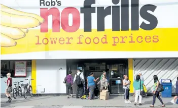  ?? TORONTO SUN FILES ?? A report from Boston Consulting Group says discount food retailers such as No Frills could play a bigger role in Canada and the U.S. Discount grocers currently make up only three per cent of market shares in Canada.