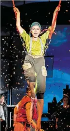  ?? BILD: SN/SLT/TOBIAS WITZGALL ?? Patrizia Unger als Peter Pan im Theaterzel­t.