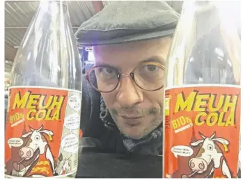  ?? (Photo : La Presse de la Manche). ?? Sébastien Bellétoile, gérant de la société Solibulles, a inventé un cola transparen­t et bio