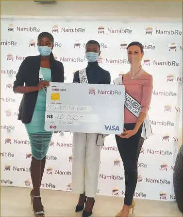  ?? Photo: Aletta Shikololo ?? Sponsorshi­p… Miss Namibia 2021, Chelsi Shikongo flanked by the second runner up Michelle Mukuve (L) and first runner up Annerie Maré.