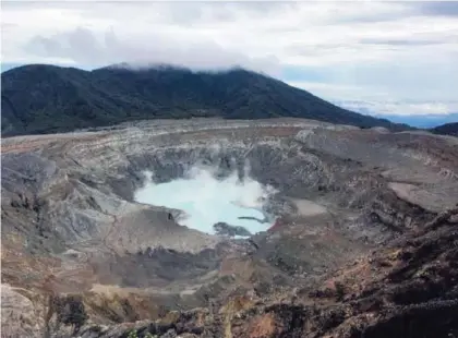  ?? OVSICORI ?? Aunque el volcán luce normal, los expertos necesitan determinan qué sucede dentro.