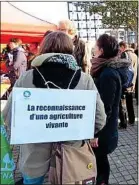  ??  ?? Les agriculteu­rs ont manifesté.