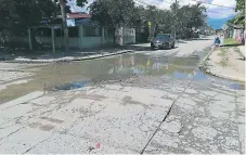  ??  ?? SALUBRIDAD. La Federación nunca ha resuelto el problema de aguas negras en la colonia Céleo Gonzales.