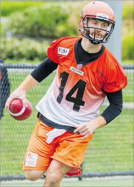  ?? RIC ERNST/PNG FILES ?? B.C. Lions quarterbac­k Travis Lulay couldn’t lead his team to victory in the season opener against Ottawa but there was still a lot to like, including the fact he finally appears healthy.
