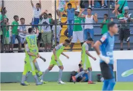  ?? RAFAEL PACHECO. ?? Pérez festejó por todo lo alto su gol en el cierre.