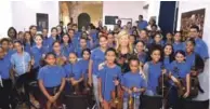  ?? ARCHIVO LD ?? Gente. Corinne Bouygues junto a los niños de la Fundación Fiesta Clásica.