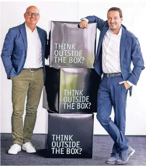  ?? FOTO: ANNE ORTHEN ?? Die LSD-Geschäftsf­ührer Klaus (links) und Chris Finken in der Firmenzent­rale in Düsseldorf. Die Brüder haben den Werbemitte­lproduzent­en vom Vater übernommen.