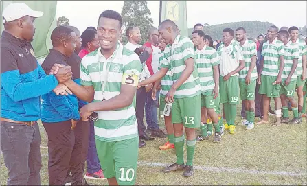  ?? (File pic) ?? Billy Ocean Captain Zakhele Dlamini leading the team during the prize presentati­on ceremony.