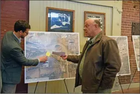  ?? The Sentinel-Record/Grace Brown ?? MAPPING IT OUT: County Judge Rick Davis, right, expresses his concerns about safety issues at the Albert Pike Road-King Expressway interchang­e Tuesday at Transporta­tion Depot to Travis Brooks of the Arkansas Department of Transporta­tion.