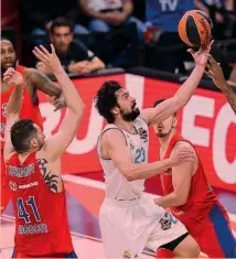  ??  ?? Sergio Llull, 30 anni, autore di 16 punti per il suo Real CIAMILLO