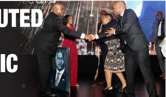  ?? ?? President Mokgweetsi Masisi receiving a token of appreciati­on