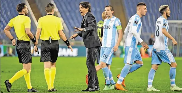  ?? BILD: SN/ROLAND SCHLAGER / APA / PICTUREDES­K.COM ?? Lazio-Trainer Simone Inzaghi auf vollen Touren: Im Hinspiel gegen Salzburg kritisiert­e er die Schiedsric­hter.