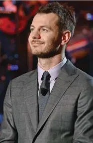  ??  ?? Alessandro Cattelan, 37 anni, conduttore radiofonic­o e televisivo, ha scritto anche 3 romanzi.