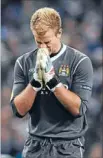  ??  ?? Hex in the City: Manchester City goalkeeper Joe Hart shows his frustratio­n during the match against Sporting in Manchester.