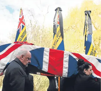  ?? Picture: PA. ?? The coffin of Kenneth White is carried into Cambridge City Crematoriu­m.