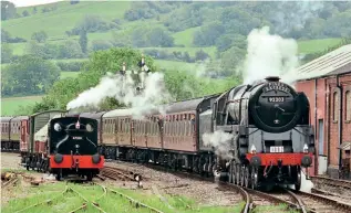  ?? WAYNE FINCH ?? BR ‘9F’ 2-10-0 No. 9220 Black Prince passes Joyce at Winchcombe during the GWSR’s S&D Gala on Saturday, June 4.