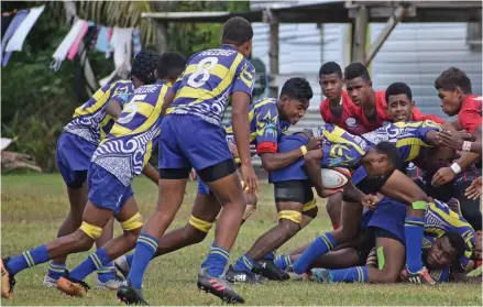  ?? Shratika Naidu ?? Seaqaqa Central College Under-16 forwards on attack against Labasa College at the Labasa Muslim College ground on June 8, 2019. Photo: