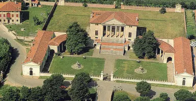  ??  ?? Villa Badoer a Fratta Polesine, una delle dimore palladiane più famose